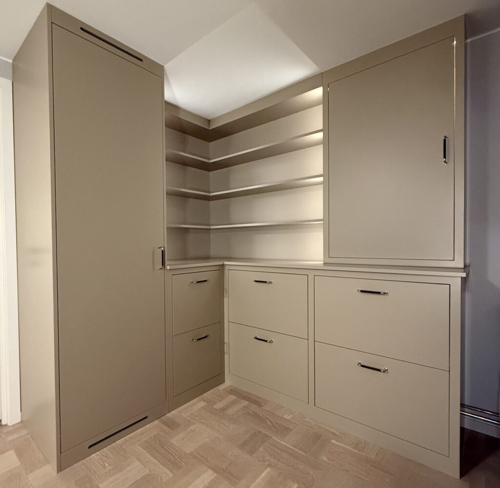 Platsbyddgt Bokhylla